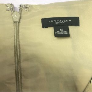 Ann Taylor 🅝🅦🅞🅣 Beige/Black Floral Print
Lined Sleeveless Dress Size 6